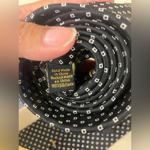 Donald Trump Signature Collection Classic Black & White Patterned Tie 100% Silk - Picture 4 of 5